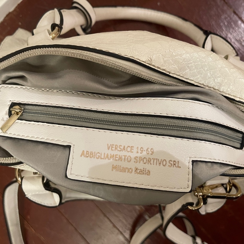 Versace 19V69 Luxurious White Satchel with Quilted Texture and Gold Accents - Picture 9 of 17